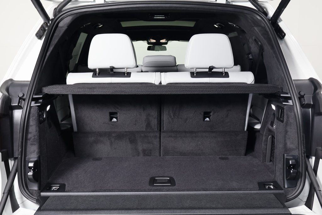 Thumbnail: 2026 BMW X7 - 9