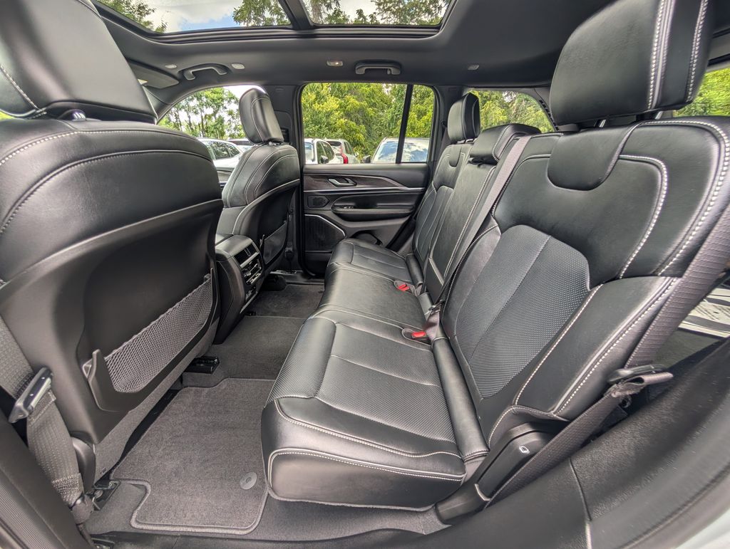 Used 2025 Silver Jeep Overland image 7