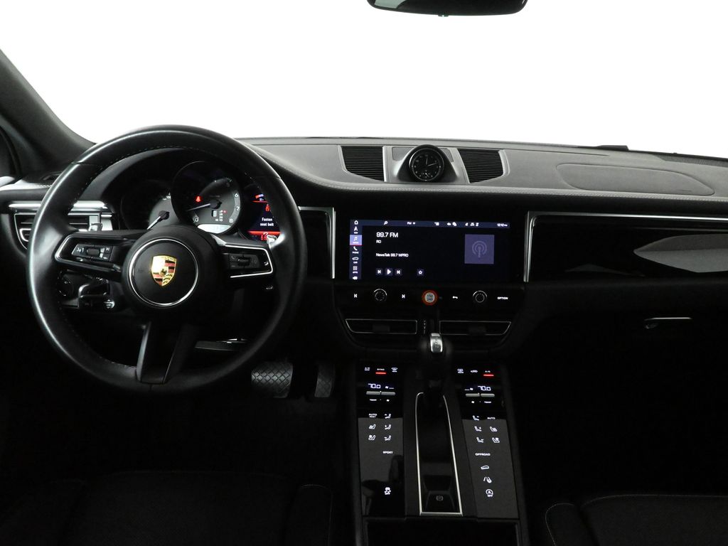 2024 Porsche Macan  19