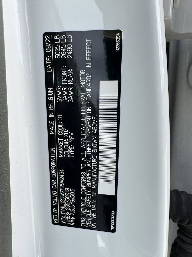 Used 2023 Crystal White Volvo B5 Plus Dark Theme image 31