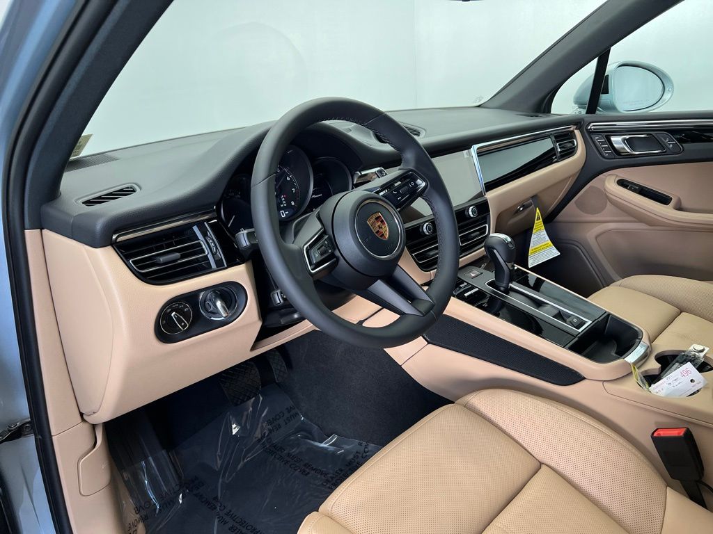 Thumbnail: 2026 Porsche Macan - 4