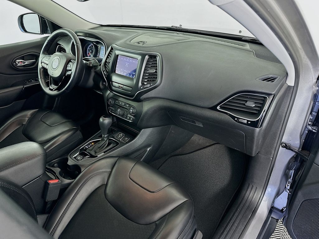 Thumbnail: 2019 Jeep Cherokee - 28