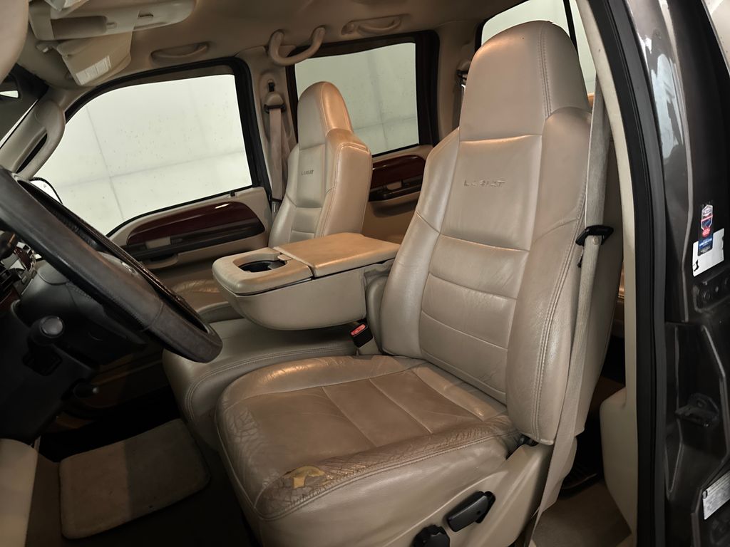 Used 2005  Ford Lariat image 17