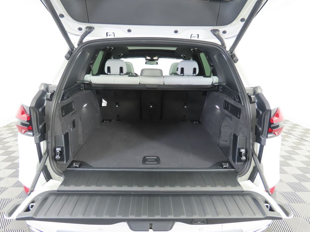 Thumbnail: 2026 BMW X5 - 29