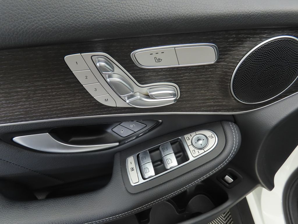 2021 Mercedes-Benz GLC 300 23
