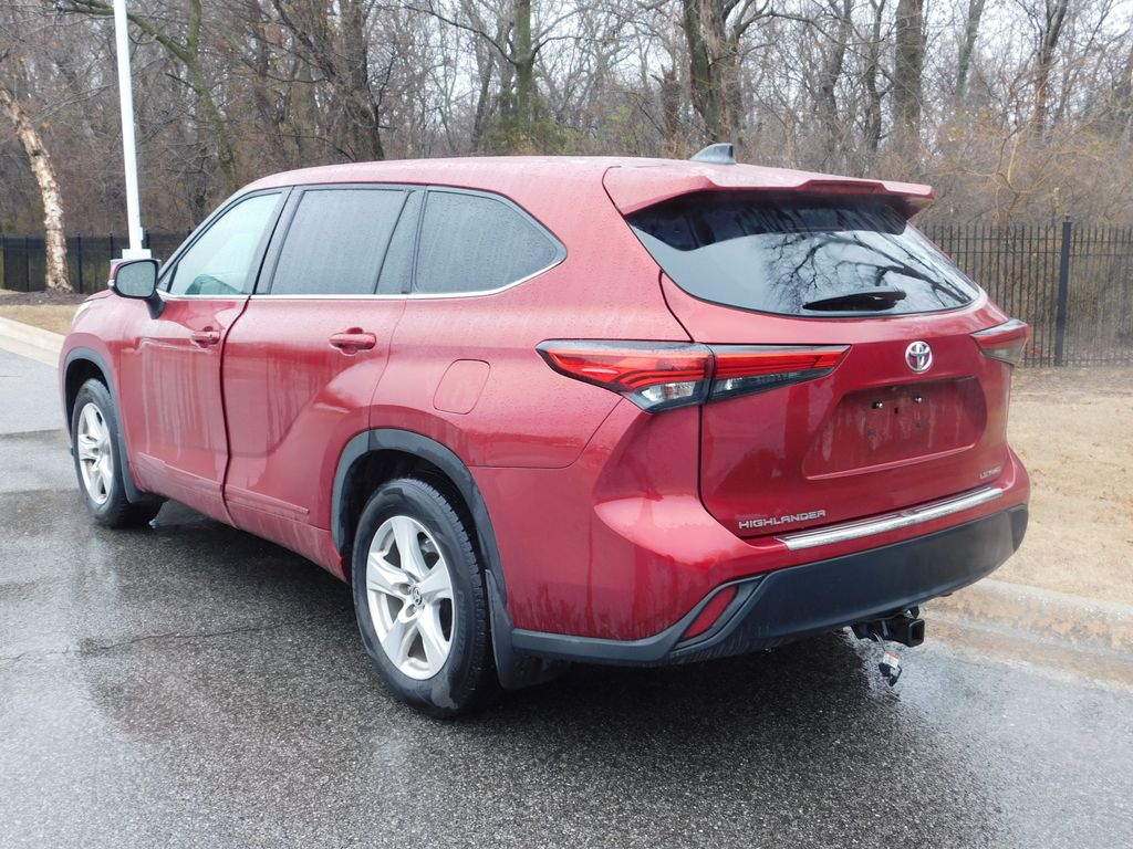 2022 Toyota Highlander LE 9