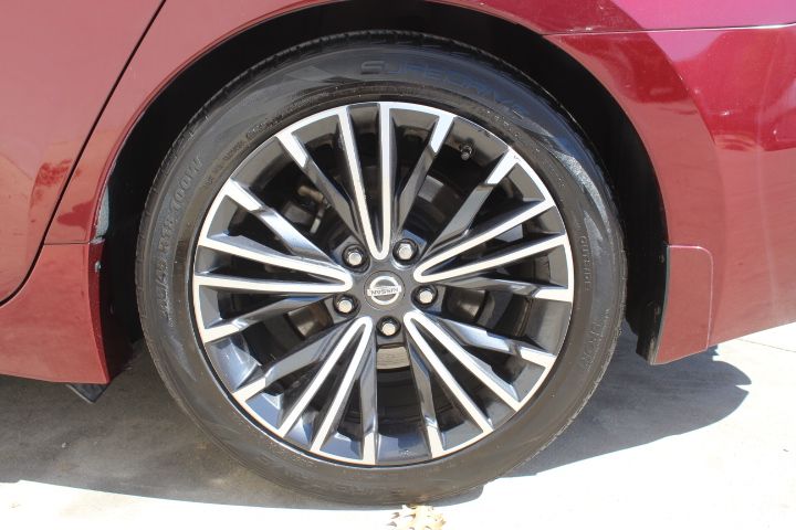 Used Car 2017 Nissan Maxima  Platinum For Sale Under $12,000 In Georgetown, Texas