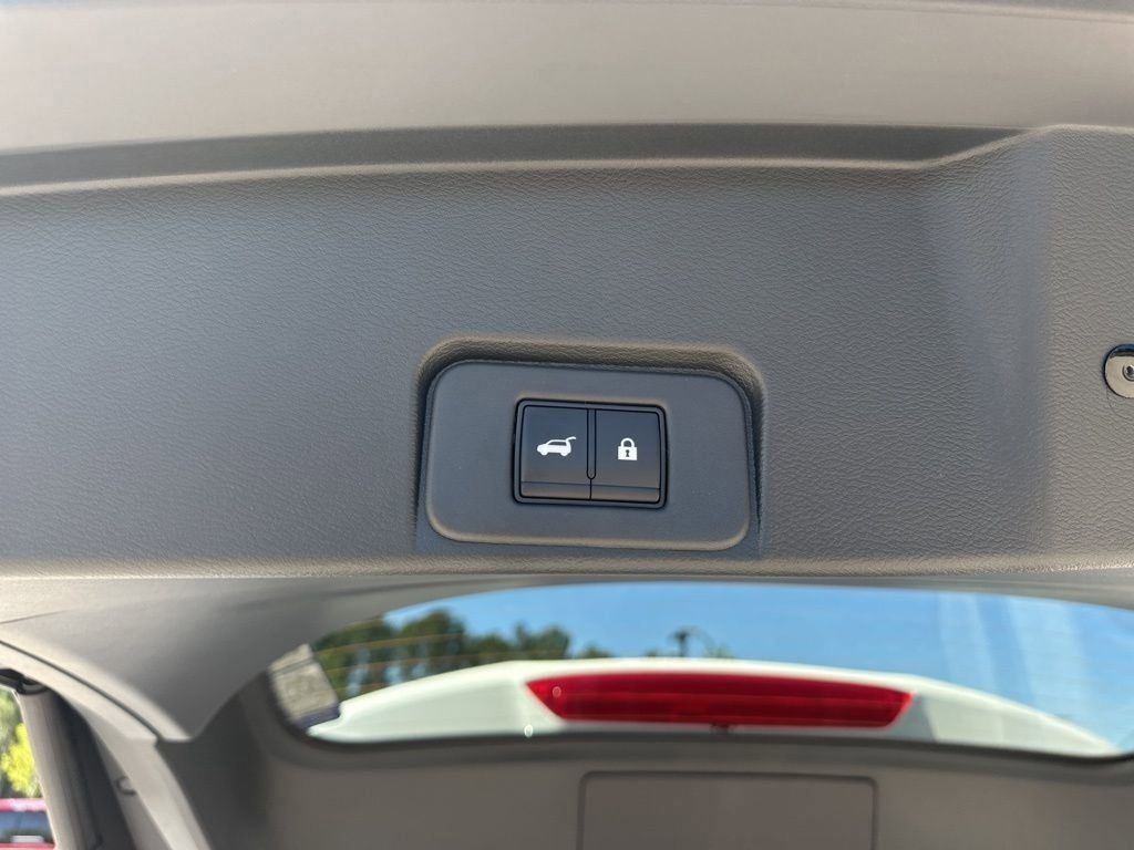 2025 Everest White Pearl Nissan Rogue SL FWD SUV