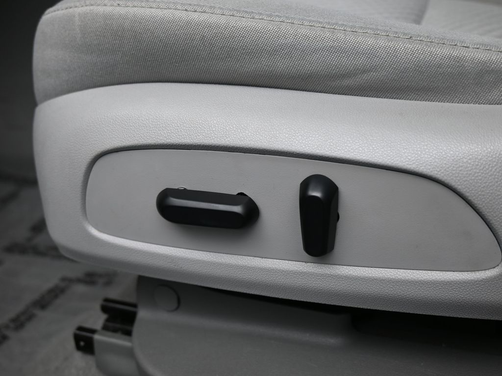 Used 2019 Summit White GMC SLE-2 image 12