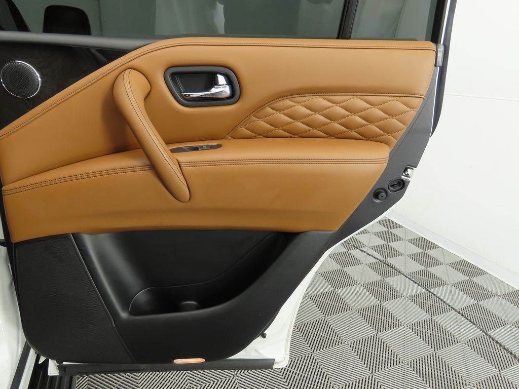 2019 INFINITI QX80 Luxe 28