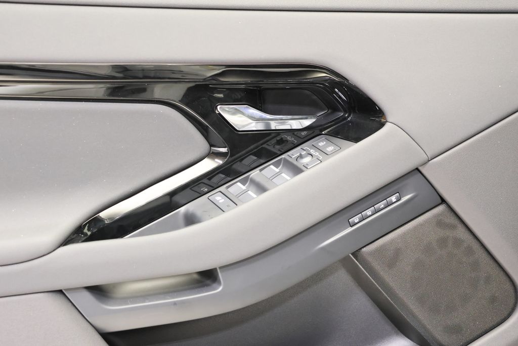 Thumbnail: 2026 Land Rover Range Rover Evoque - 26