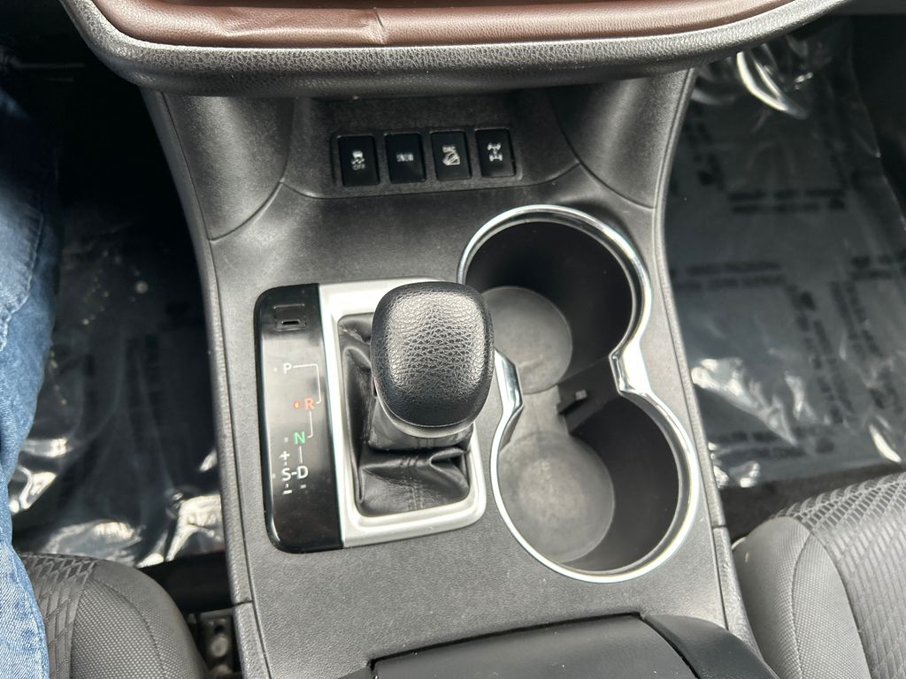 2017 Toyota Highlander LE 20