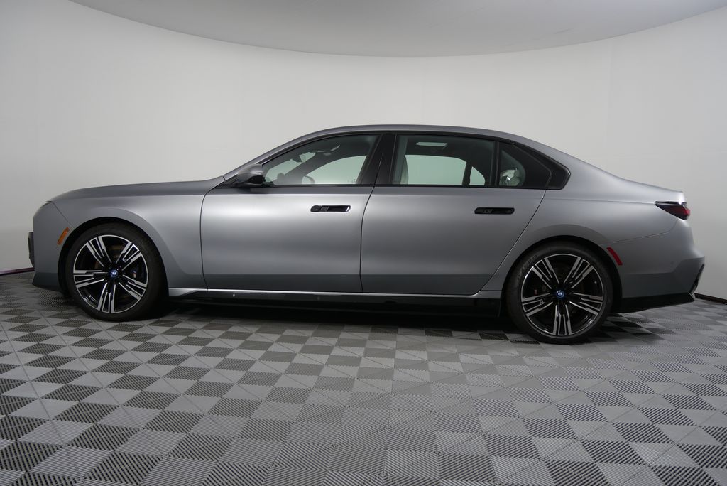 2023 BMW i7 xDrive60 6