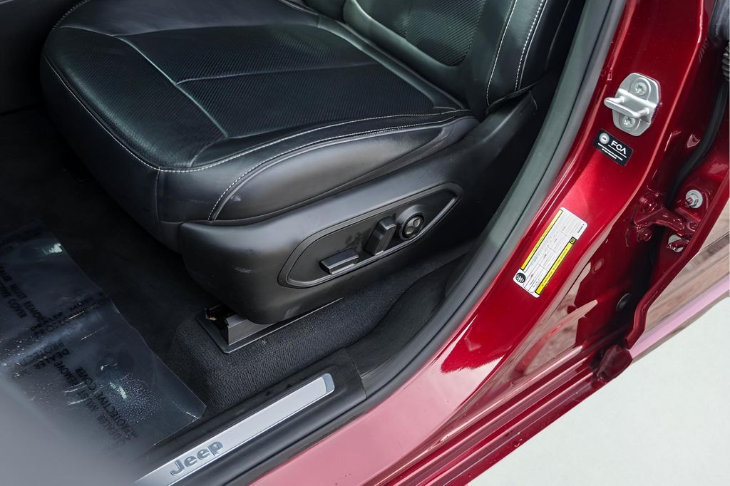 Used Car 2022 Jeep Grand Cherokee  Overland For Sale Under $35,000 In Austin, Texas