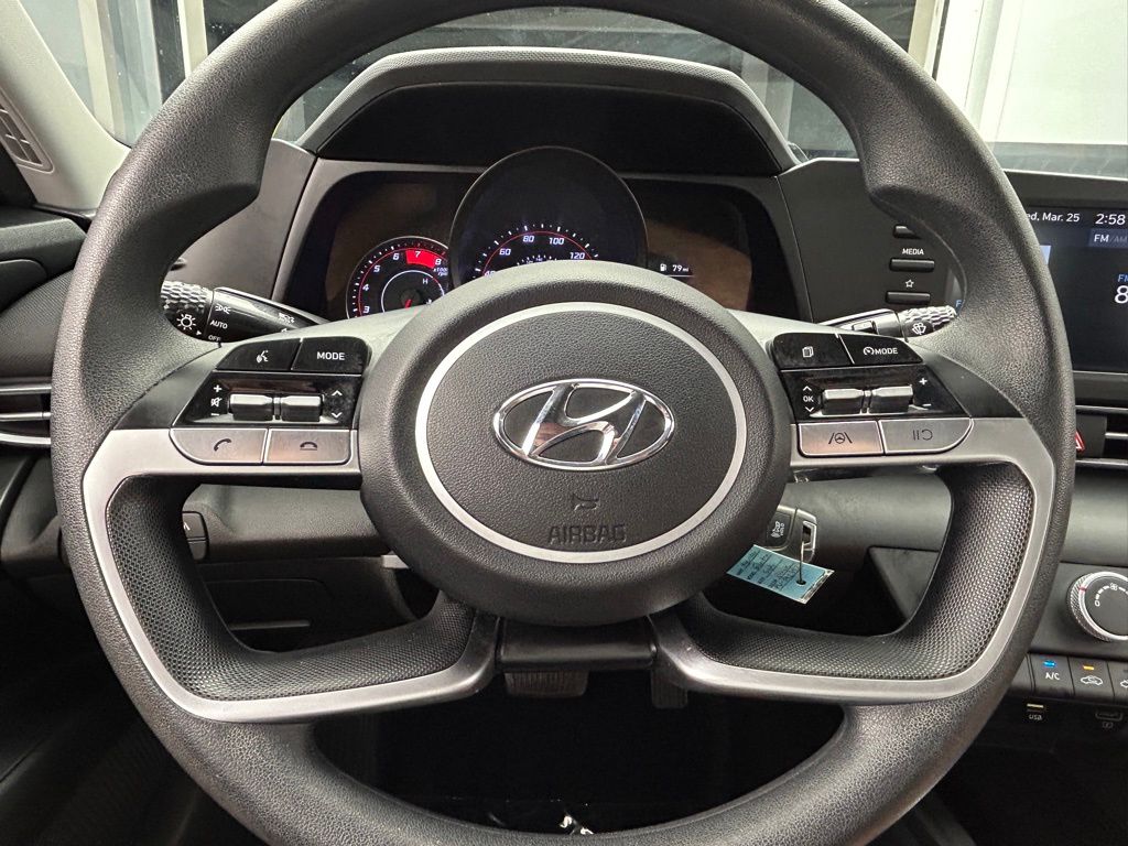 Used 2023 Onyx Black Hyundai SE image 20