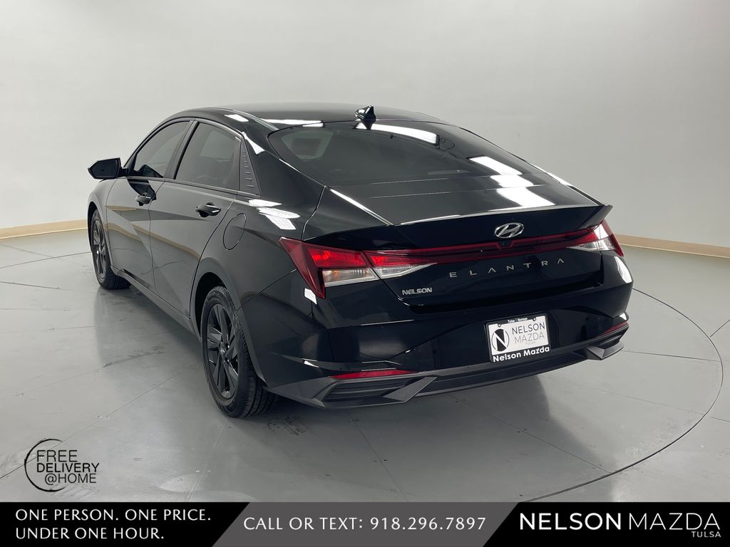 Used 2022 Black Hyundai SEL image 8