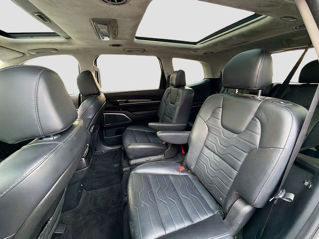 Used 2021 White Kia SX image 25