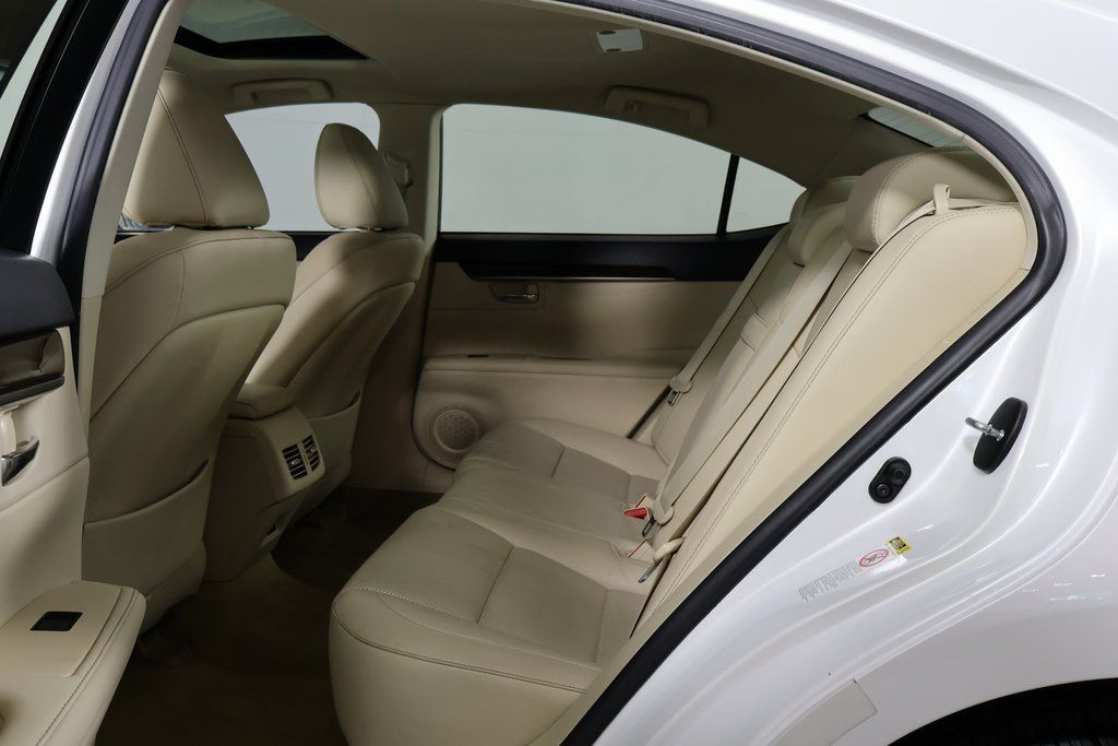Thumbnail: 2014 Lexus ES - 11