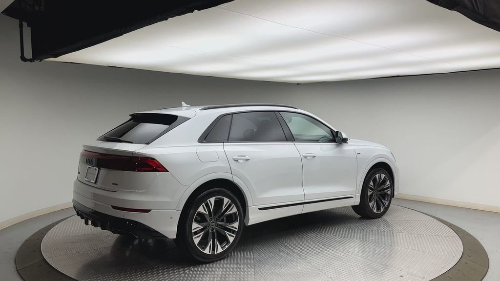 Thumbnail: 2026 Audi Q8 - 2