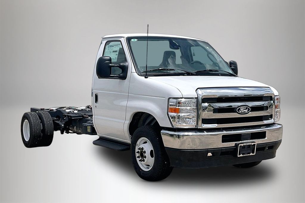 Oxford White 2027 Ford E-Series Chassis Pickup Truck Rear-Wheel Drive 6-Speed Automatic