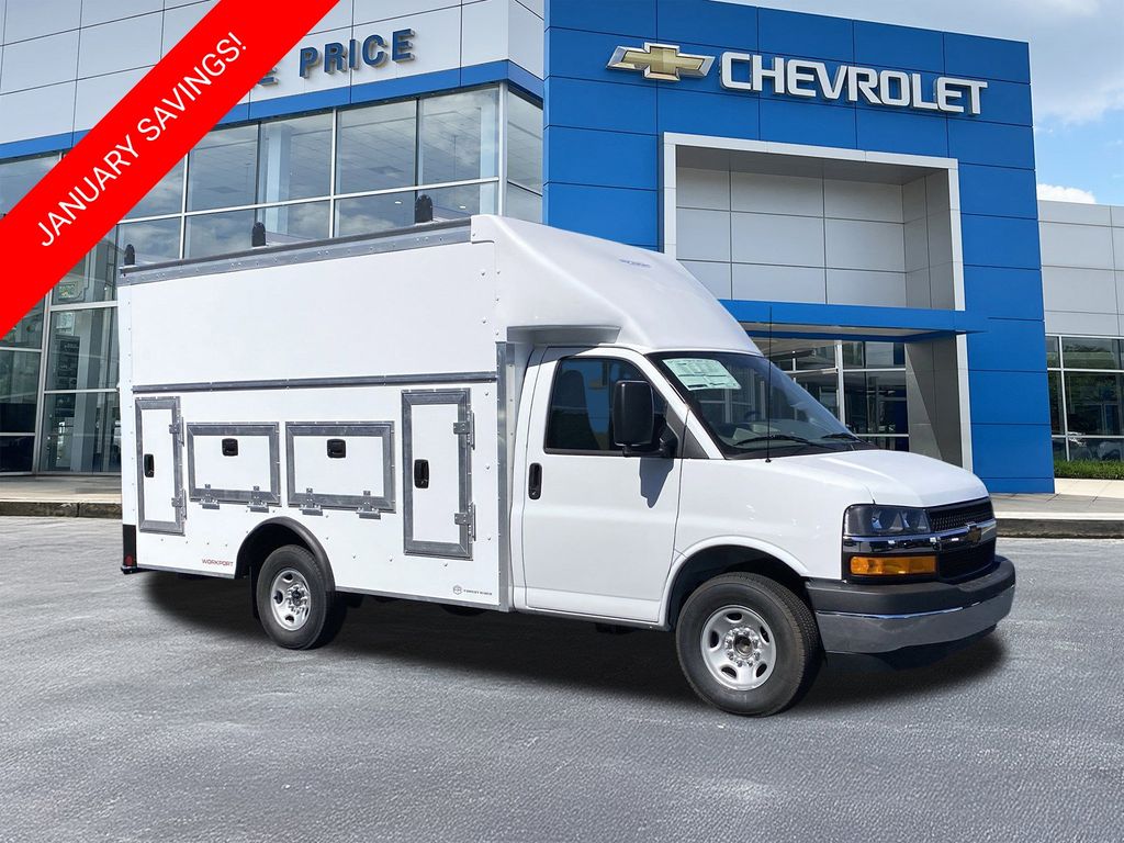 2025 Chevrolet Express Base's photo