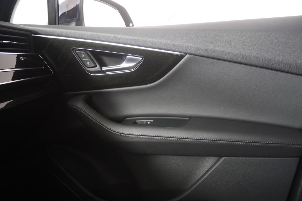 Thumbnail: 2023 Audi Q7 - 25