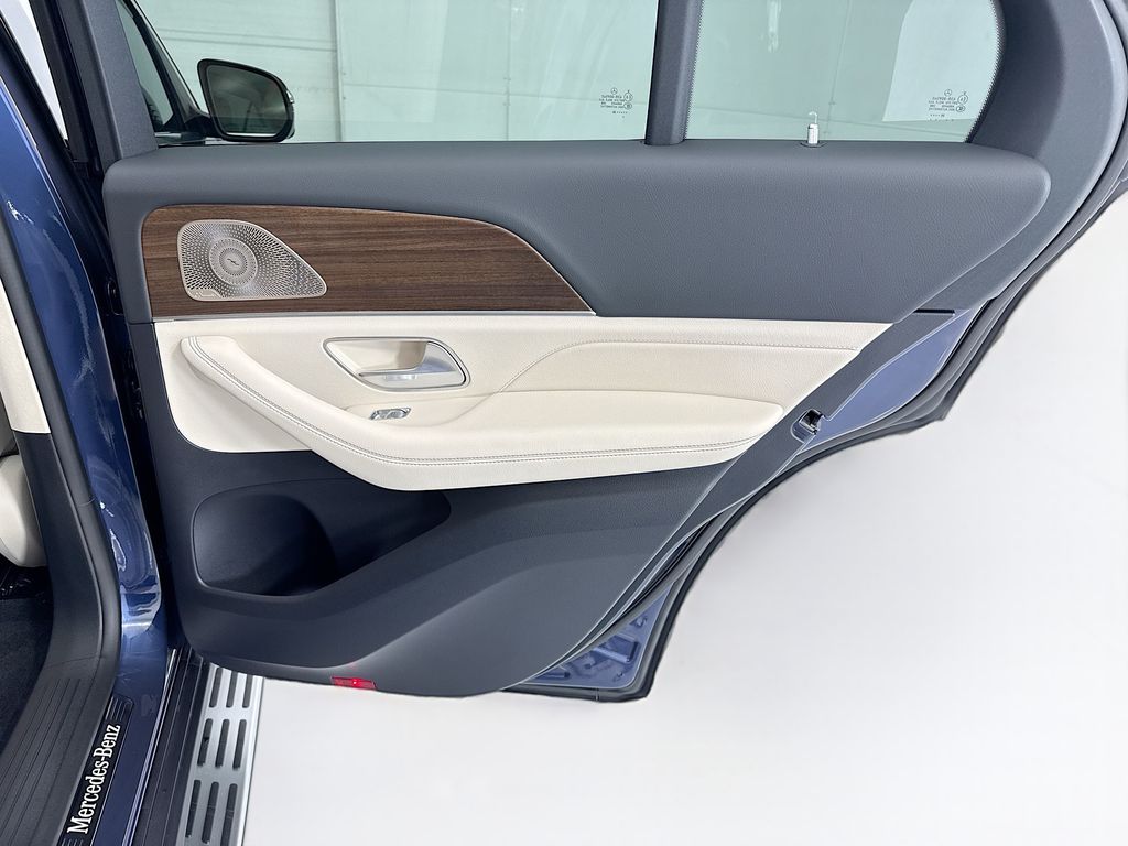 Thumbnail: 2026 Mercedes-Benz GLE - 26