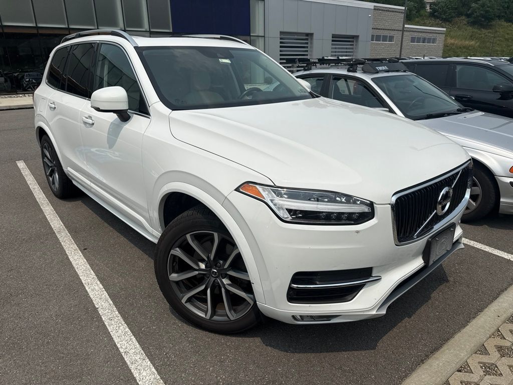 Used 2019 White Volvo T5 Momentum image 4