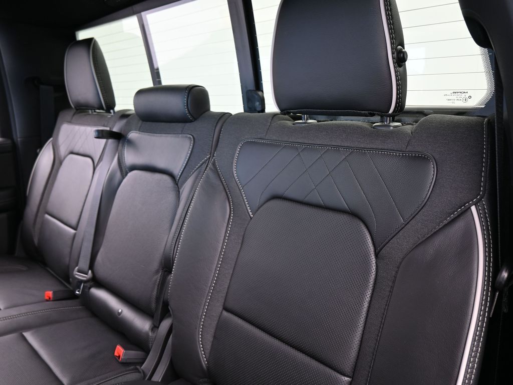 New 2026 Diamond Black Crystal Pearlcoat Ram Limited image 28