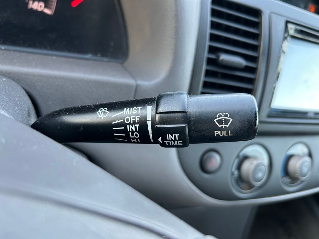 Thumbnail: 2005 Toyota Camry - 18