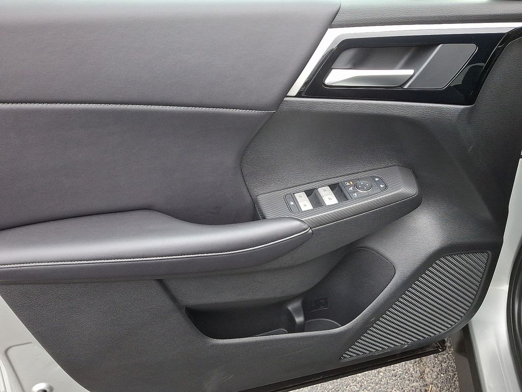 Thumbnail: 2024 Mitsubishi Outlander - 13