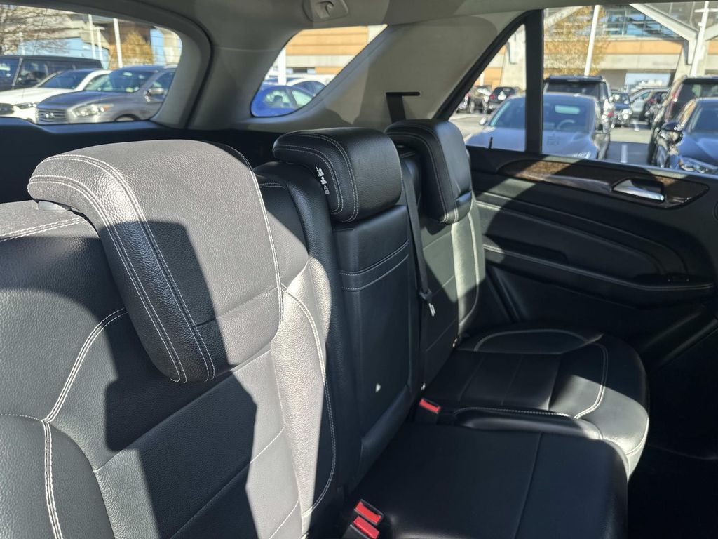 Thumbnail: 2012 Mercedes-Benz M-Class - 26