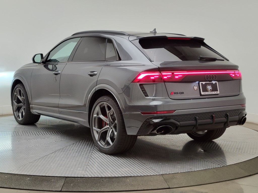 Thumbnail: 2026 Audi RS Q8 - 4