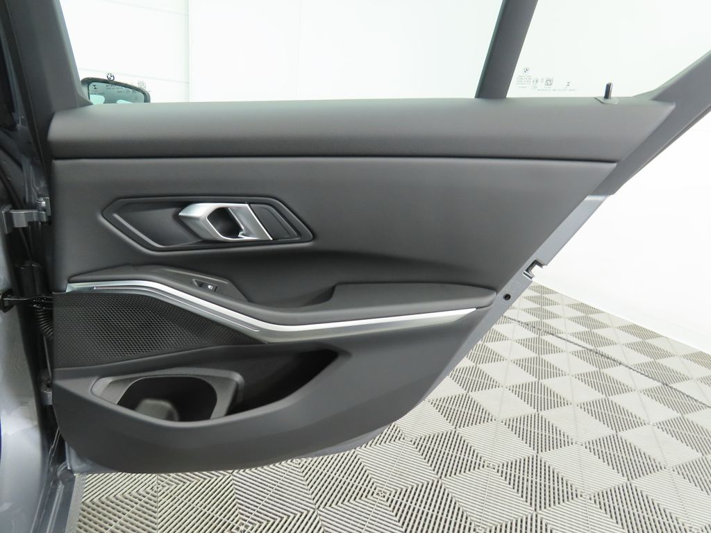 Thumbnail: 2026 BMW 3 Series - 26