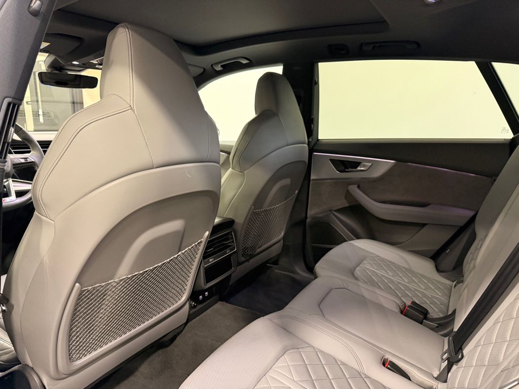 Thumbnail: 2021 Audi SQ8 - 21