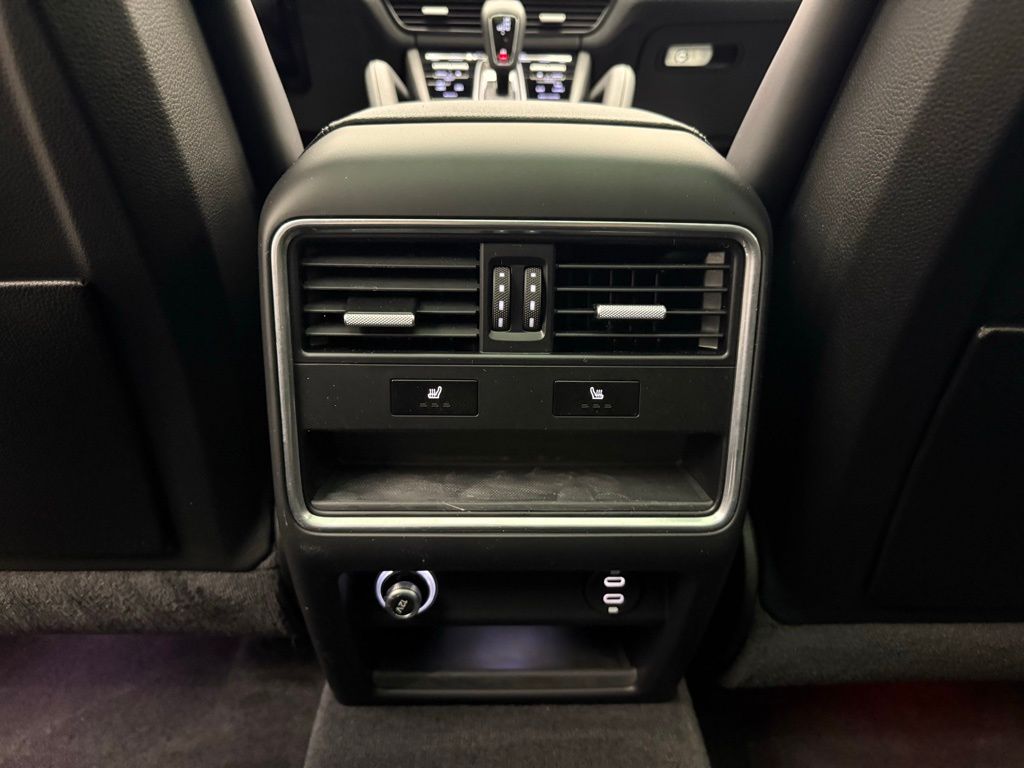 Thumbnail: 2023 Porsche Cayenne - 22