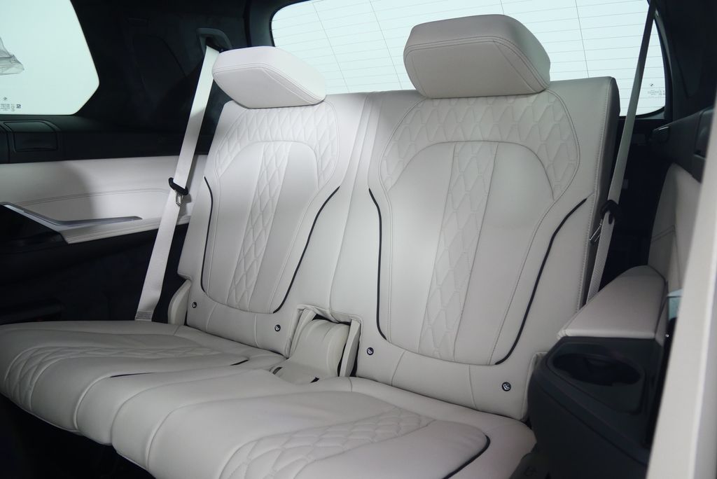 Thumbnail: 2026 BMW X7 - 18