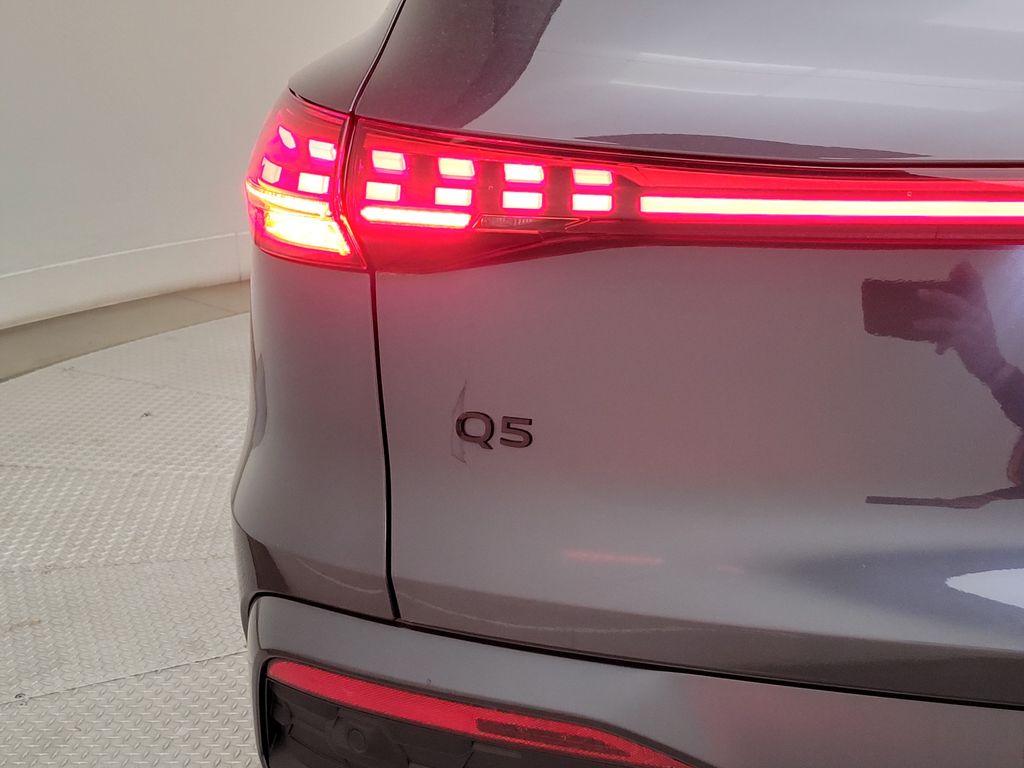 Thumbnail: 2025 Audi Q5 - 8