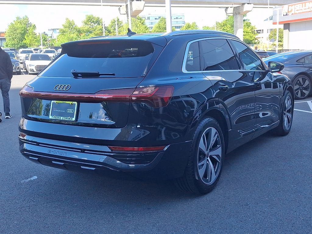 Thumbnail: 2024 Audi Q8 e-tron - 3