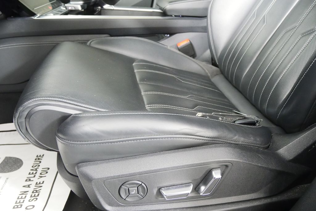 Thumbnail: 2019 Audi e-tron - 10