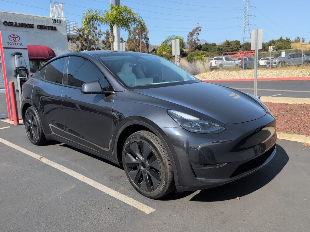 2024 Tesla Model Y Long Range Rear Wheel Drive's photo