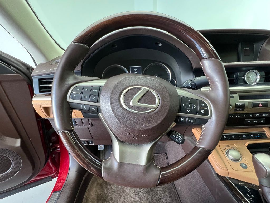 Thumbnail: 2017 Lexus ES - 7