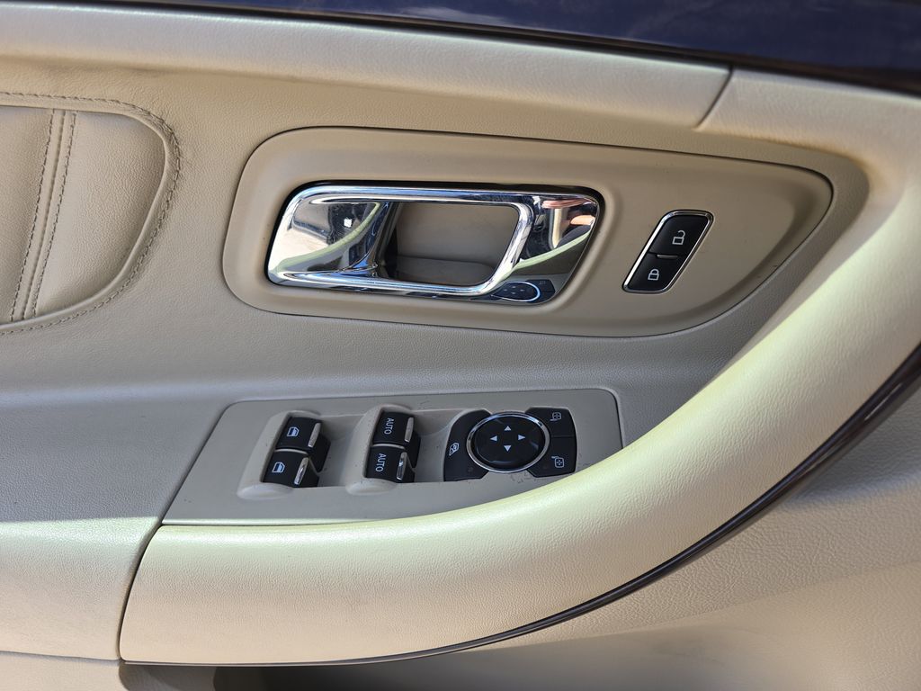 2015 Tuxedo Black Metallic Ford Taurus Limited FWD Sedan