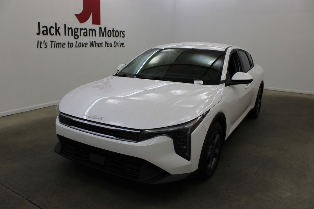 used 2025 Kia K4 car