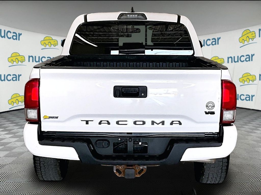 2017 Toyota Tacoma — photo 5