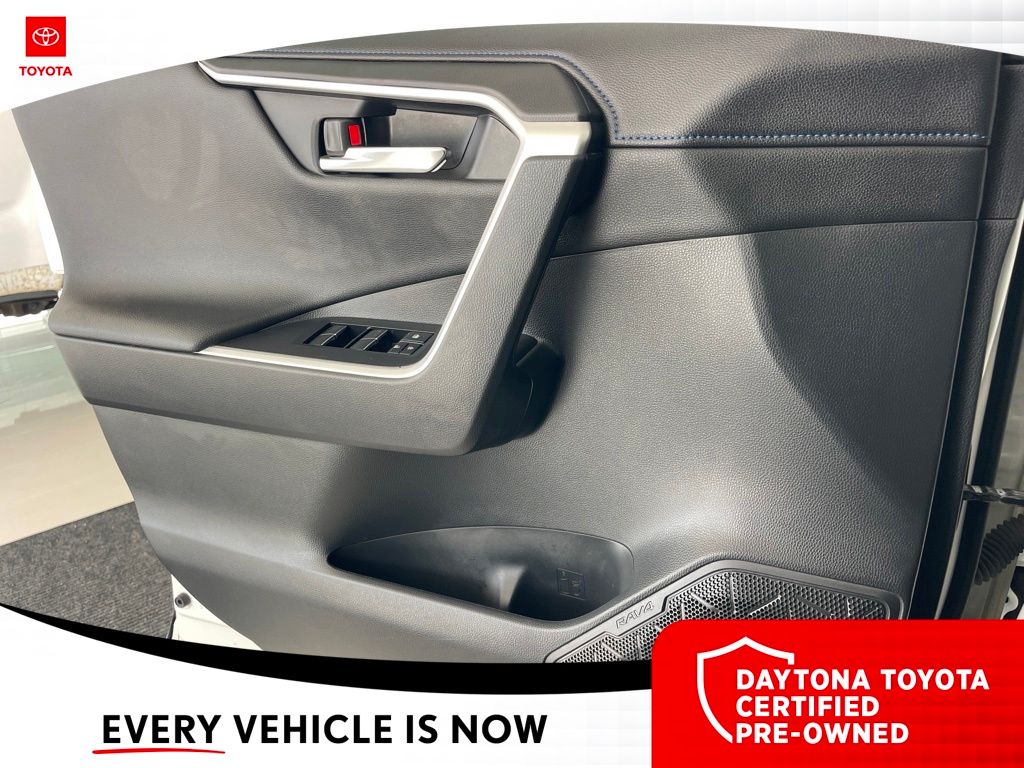 2021 Toyota RAV4 XSE - Photo 19