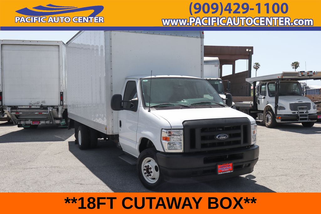 Oxford White 2024 Ford E-Series Chassis Pickup Truck Rear-Wheel Drive 6-Speed Automatic Overdrive
