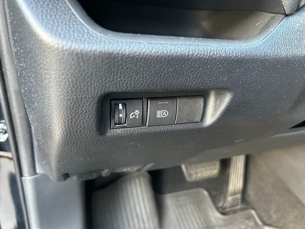 2019 Toyota RAV4 LE 17