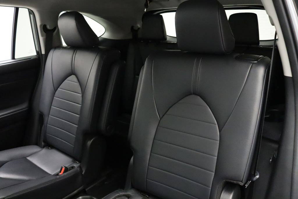 2024 Toyota Highlander XLE 18
