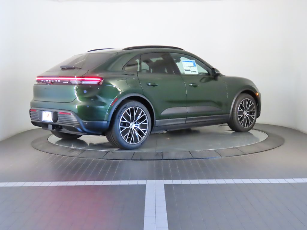 Thumbnail: 2025 Porsche Macan - 7